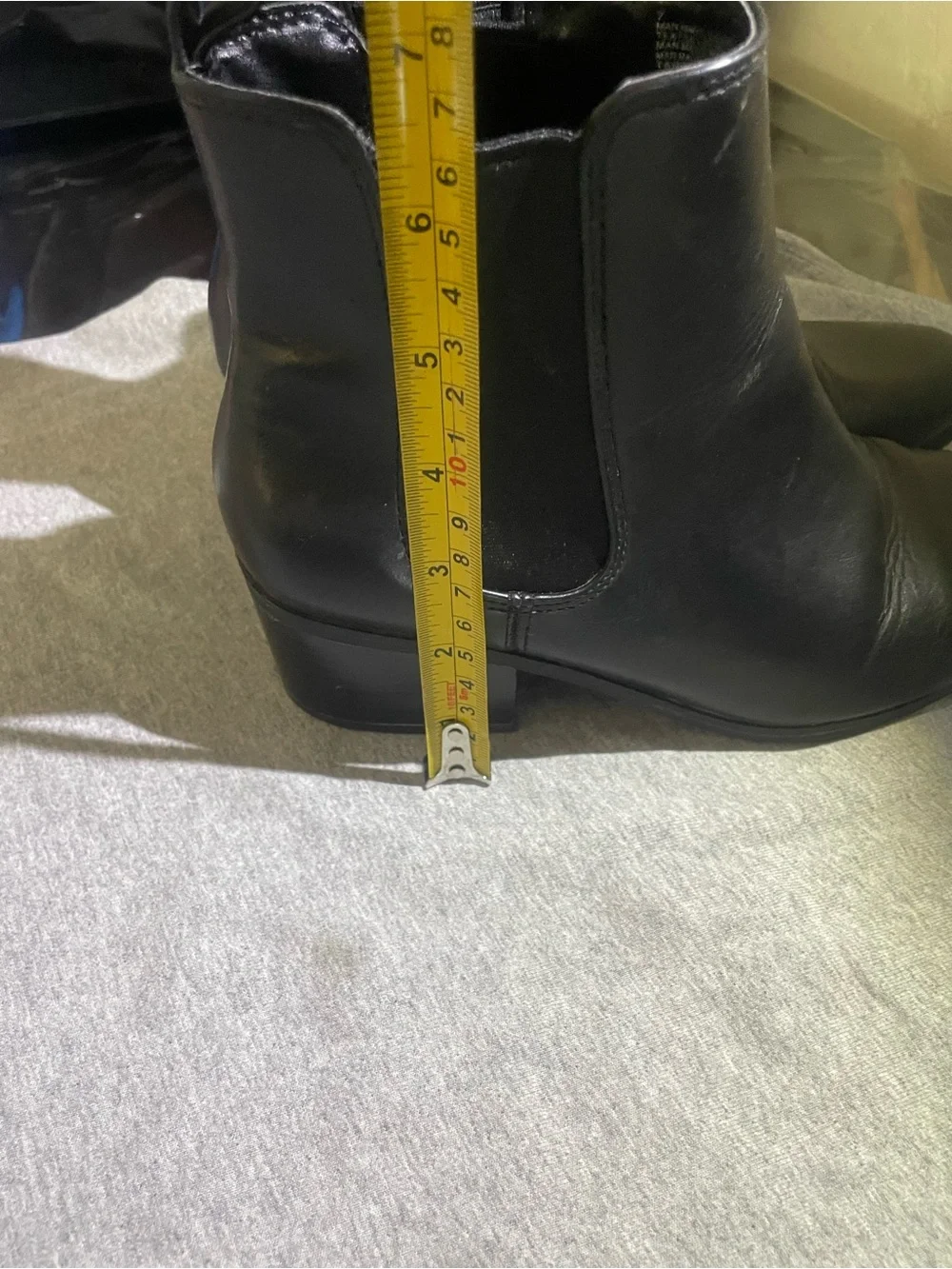 A new day size 7 Men'es Black Leather Chelsea Boots - Classic Slip-On Style